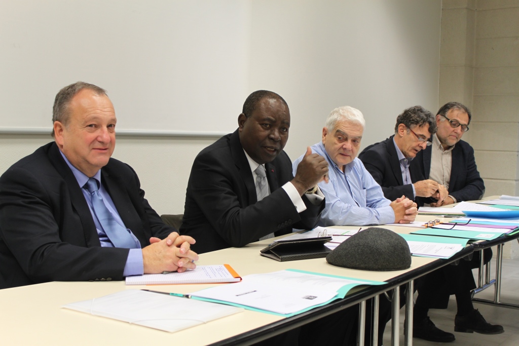 le président Mongui aux côtés de Pierre Gradadam, vice-président de la Fncofor, Yves Lessard, directeur de Cofor international, Nello Broglio, vice-président de Cofor international et Dominique Jarlier, président de la Fncofor et de Cofor international